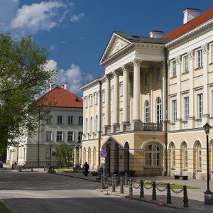 Situated on the scenic tall embankment and completed before 1643, the Kazimierzowski Palace initially played the role of a country royal villa and thus, it was called Villa Regia.