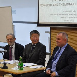 From the left: Prof. Piotr Taracha, the Dean of the Faculty of Oriental Studies, Barkhasyn Dorj, the Ambassador of Mongolia to Poland and Prof. Alojzy Z. Nowak, the UW Rector. Source: UW's Promotion Office