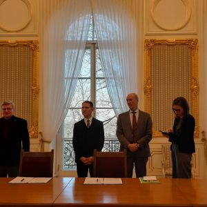 From the left: Prof. Zygmunt Lalak, the UW Vice-Rector for Research, Matthieu Peyraud, a representative of the French Ministry for Europe and Foreign Affairs and Étienne de Poncins, Ambassador of France to Poland. Photo by UW Press Office