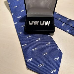 UW plays for GOCC 2024. University tie and cufflinks from Prof. Alojzy Z. Nowak, Rector of the University of Warsaw. Photo: (source) UW Promotion Office