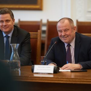 Prof. Alojzy Z. Nowak, the UW Rector, and Dr Thomas Schinecker, CEO of Roche Groupe. Photo by Mirosław Kaźmierczak/UW