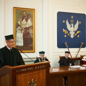 Prof. Krzysztof Byczuk speaking during the conferral ceremony of the title of Doctor Honoris Causa of the University of Warsaw, 8th April 2024. Credit: Mirosław Kaźmierczak/UW