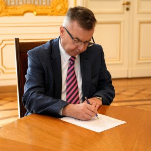 Signing of a collaboration agreement with the Poland in Silicon Valley Center for Science, Innovation, and Entrepreneurship. Photo by Jarosław Skrzeczkowski/UW