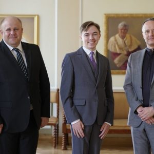 Mikołaj Wolanin, student at the UW’s Faculty of Law and Administration with UW Vice-Rectors: Prof. Adam Niewiadomski and Prof. Maciej Raś. Photo: Mirosław Kaźmierczak /UW