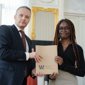 A ceremony to present diplomas to volunteers from the UW. Photo: Mirosław Kaźmierczak/UW