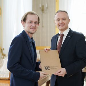 A ceremony to present diplomas to volunteers from the UW. Photo: Mirosław Kaźmierczak/UW