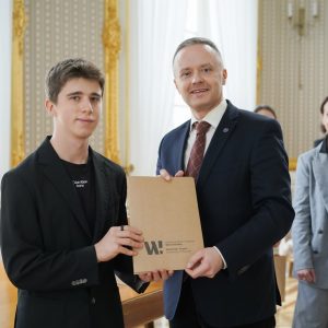 A ceremony to present diplomas to volunteers from the UW. Photo: Mirosław Kaźmierczak/UW