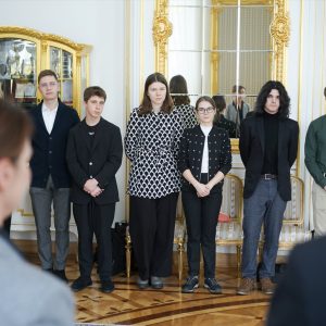 A ceremony to present diplomas to volunteers from the UW. Photo: Mirosław Kaźmierczak/UW