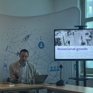 Prof. Peter Kahn during his visit to the UW. Credit: Agnieszka Pugacewicz