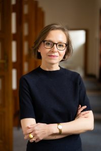 Dr Aleksandra Jackiewicz receives the UW Rector’s Teaching Award. Credit: Mirosław Kaźmierczak/UW