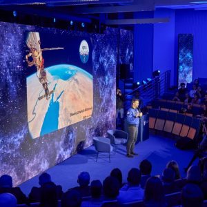 Finale of the “IGNIS” tour with Dr Eng. Sławosz Uznański-Wiśniewski at the University of Warsaw. Credit: UW