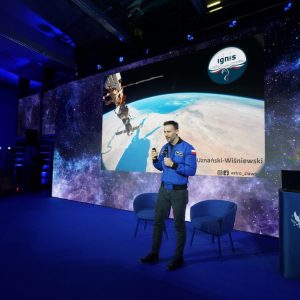 Finale of the “IGNIS” tour with Dr Eng. Sławosz Uznański-Wiśniewski at the University of Warsaw. Credit: UW