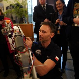 Finale of the “IGNIS” tour with Dr Eng. Sławosz Uznański-Wiśniewski at the University of Warsaw. Credit: UW