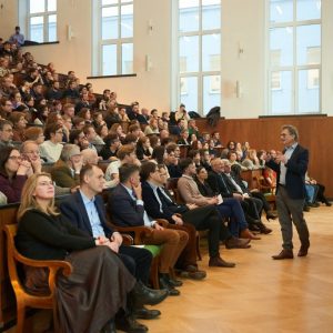 Lecture by Prof. Ben L. Feringa at the UW. Credit: Mirosław Kaźmierczak/UW