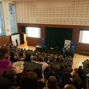 Lecture by Prof. Ben L. Feringa at the UW. Credit: Mirosław Kaźmierczak/UW