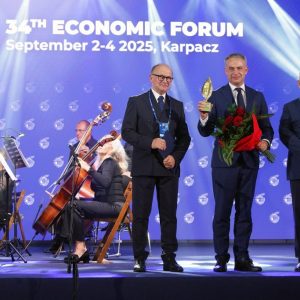 Award ceremony during the 34th Economic Forum in Karpacz. Credit: Mirosław Kaźmierczak/UW