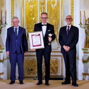 Lieutenant General Prof. Grzegorz Gielerak, Director of the Military Institute of Medicine – National Research Institute, was honoured with the title of Personality of the Year 2025 in the prestigious Success of the Year in Healthcare – Leaders in Medicine competition. Source: termedia.pl