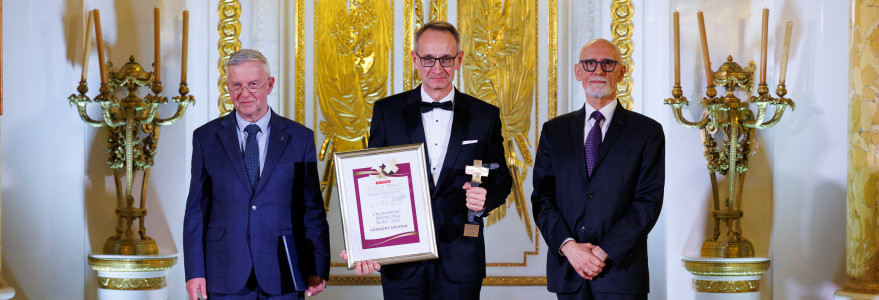 Lieutenant General Prof. Grzegorz Gielerak, Director of the Military Institute of Medicine – National Research Institute, was honoured with the title of Personality of the Year 2025 in the prestigious Success of the Year in Healthcare – Leaders in Medicine competition. Source: termedia.pl