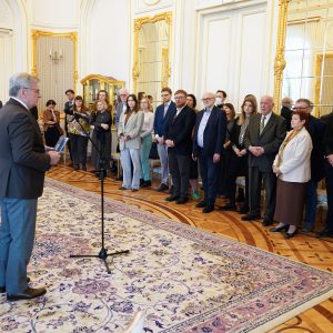 Signing of an agreement between the UW, the Polish Library in Paris Institute, and the Association of the Polish Library in Paris Institute. Credit: Mirosław Kaźmierczak/UW