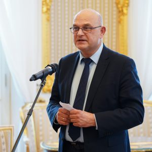 UW Medal for Prof. Paweł Rodak. Credit: Mirosław Kaźmierczak/UW