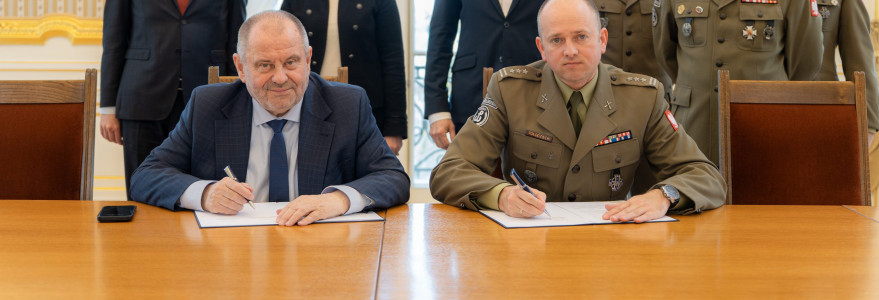 Cooperation agreement between the University of Warsaw and the 18th Warsaw Territorial Defence Brigade. Credit: Mirosław Kaźmierczak/UW