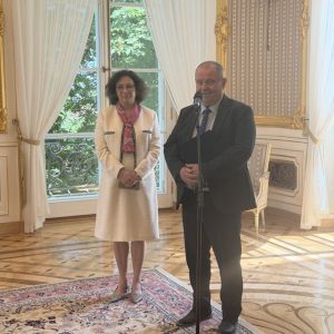 The UW Medal for the Azerbaijani ambassador to Poland. Source: UW