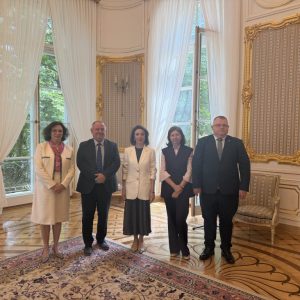 The UW Medal for the Azerbaijani ambassador to Poland. Source: UW
