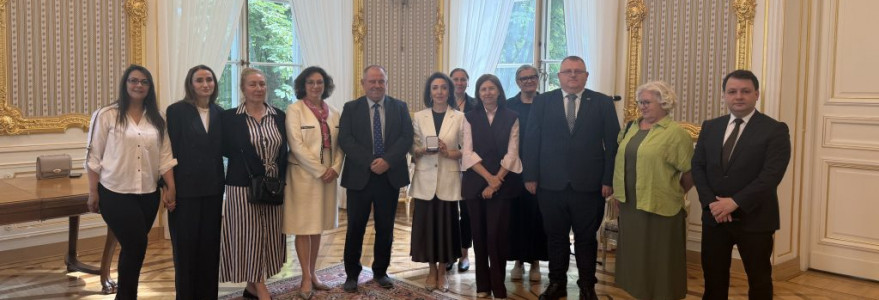 The UW Medal for the Azerbaijani ambassador to Poland. Source: UW